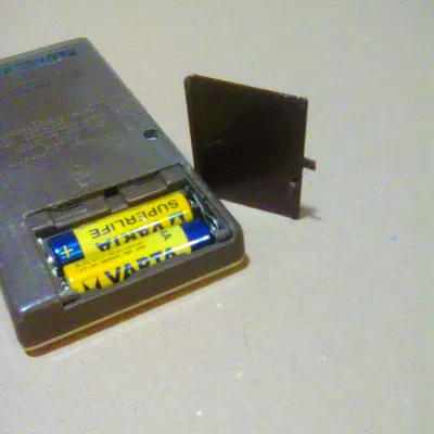 Nắp pin cho máy tính Sharp EL-5812 từ thập niên 70