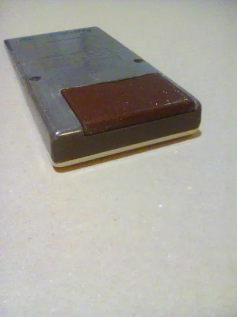 Nắp pin cho máy tính Sharp EL-5812 từ thập niên 70 - Image 3