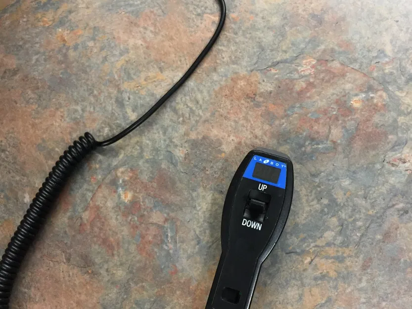 Thay thế công tắc rocker cho điều khiển ghế recliner Lazy Boy cũ - Image 3