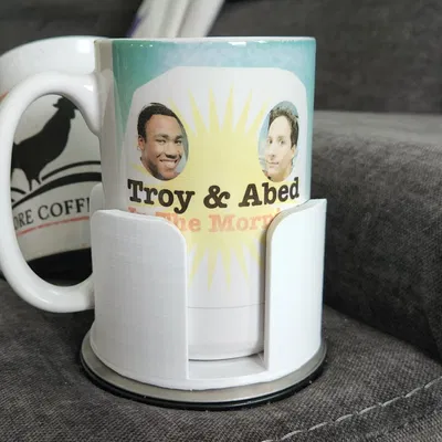 Giá đỡ cốc cho ly cà phê trên ghế sofa