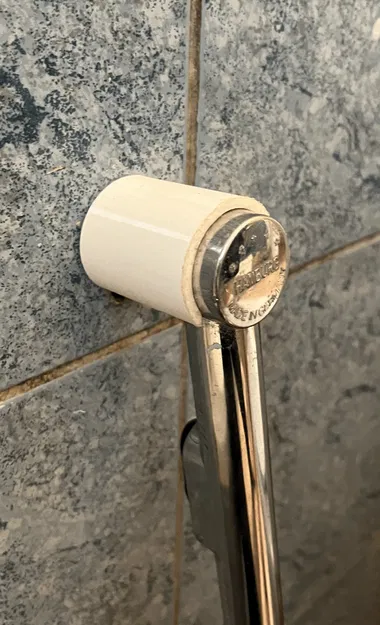 Giá đỡ ống xịt phòng tắm gắn tường - Image 2