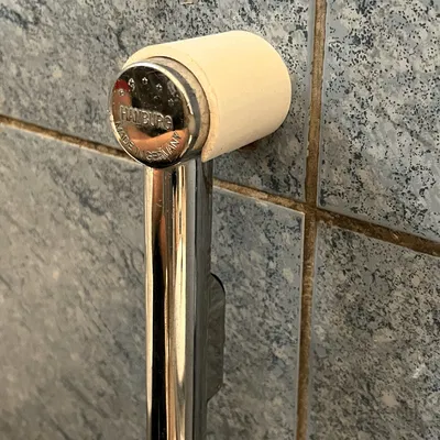 Giá đỡ ống xịt phòng tắm gắn tường