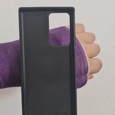 Giá đỡ điện thoại gắn lên băng tay Castlock