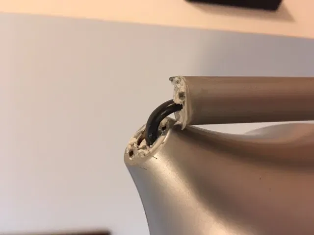Cách sửa đèn sàn IKEA bị hỏng đầu và đuôi ống bột - Image 2
