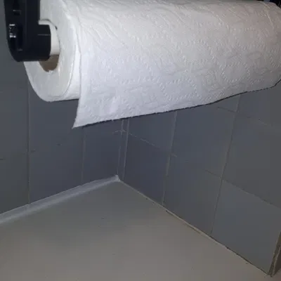 Giá đỡ khăn giấy treo dưới kệ