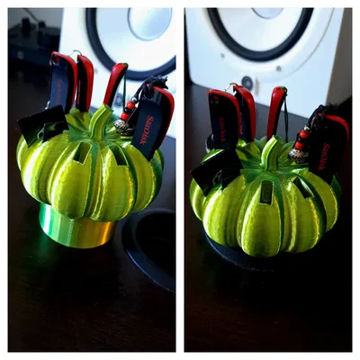 Giá đỡ USB hình bí ngô cho bàn làm việc ngày Halloween