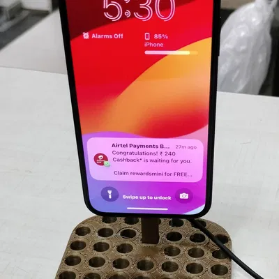 Giá đỡ cho iPhone 12, 13, 14, 15 với sạc không dây Ambrane