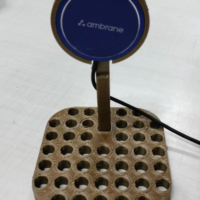 Giá đỡ cho iPhone 12, 13, 14, 15 với sạc không dây Ambrane