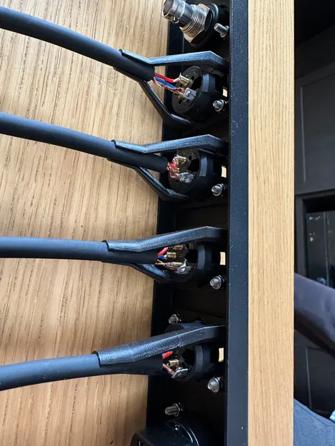 Giá đỡ cáp XLR loại D Neutrik cho tủ âm thanh - Image 5