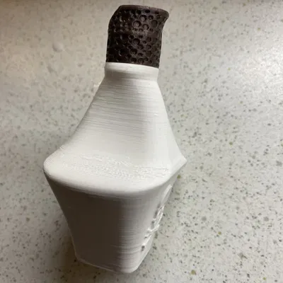 Bình độc dược nhỏ với nắp đậy