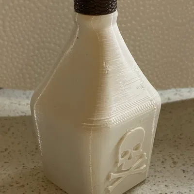 Bình độc dược nhỏ có nắp đậy