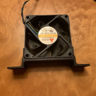 Giá đỡ quạt 70mm giữa các khay HDD trong case Define 7XL