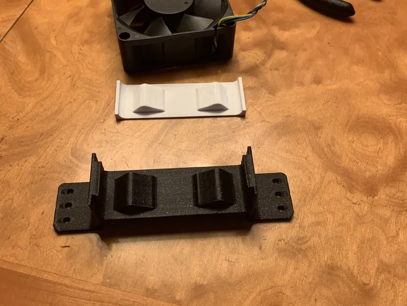 Giá đỡ quạt 70mm giữa các khay HDD trong case Define 7XL - Image 4