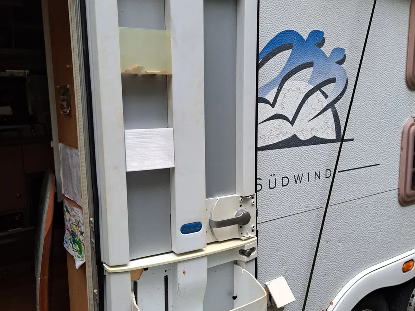 Thay thế giá đỡ cửa cho xe caravan Südwind Knaus - Image 3