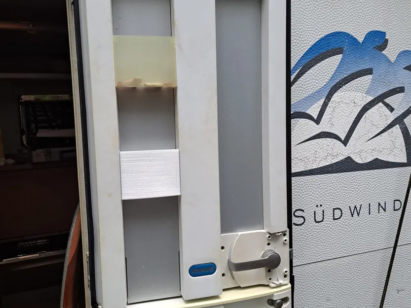 Thay thế giá đỡ cửa cho xe caravan Südwind Knaus - Image 5