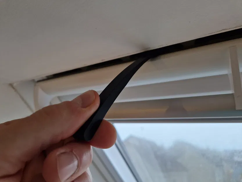 Cái móc cho cửa sổ Velux Integra bị kẹt - Image 1