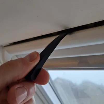 Cái móc cho cửa sổ Velux Integra bị kẹt