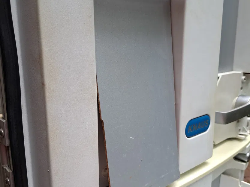 Thay thế giá đỡ cửa cho xe caravan Südwind Knaus - Image 11