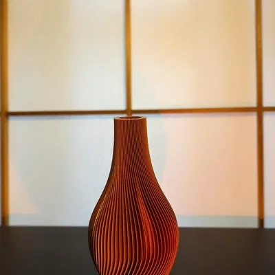 Bình hoa xoáy đơn giản phản chiếu ánh sáng rực rỡ