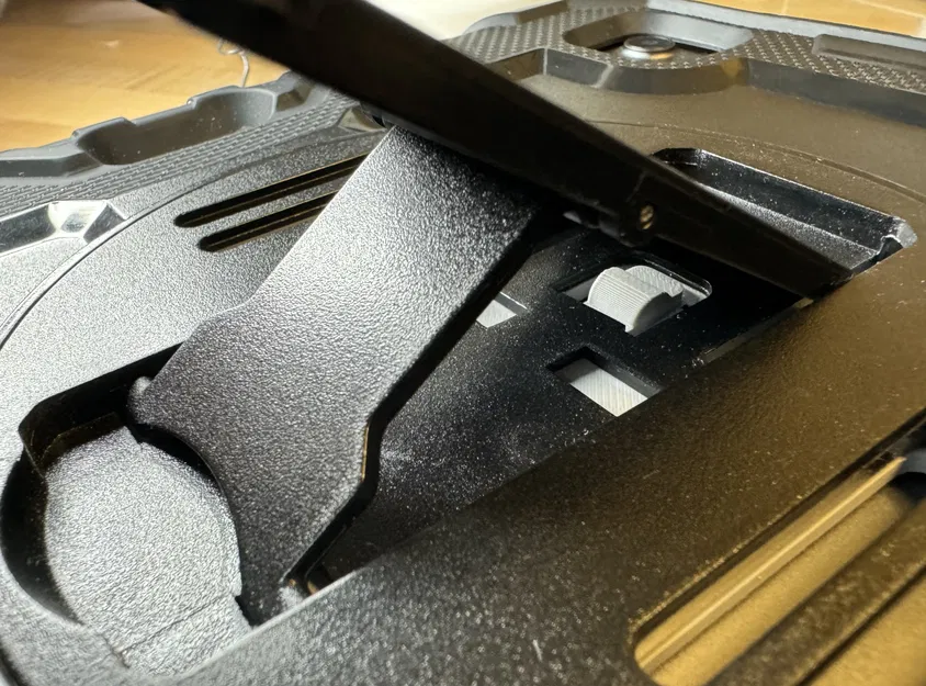 Thay thế giá đỡ cho vỏ iPad bền chắc hơn - Image 8