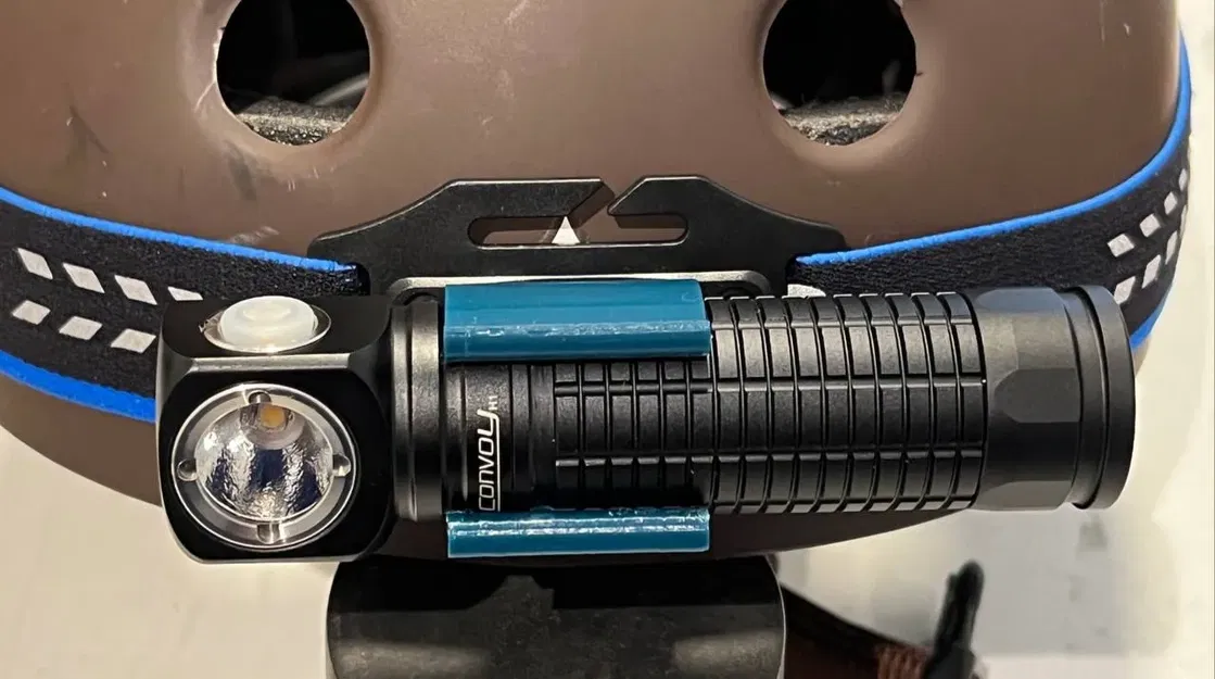 Giá đỡ đèn pin góc phải cho Convoy H1 trên băng đô Skilhunt HB3 - Image 1