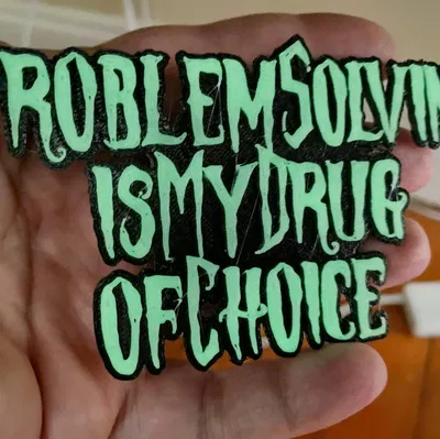 Biển báo Halloween "Nguy hiểm" với chữ nổi từ OpenSCAD