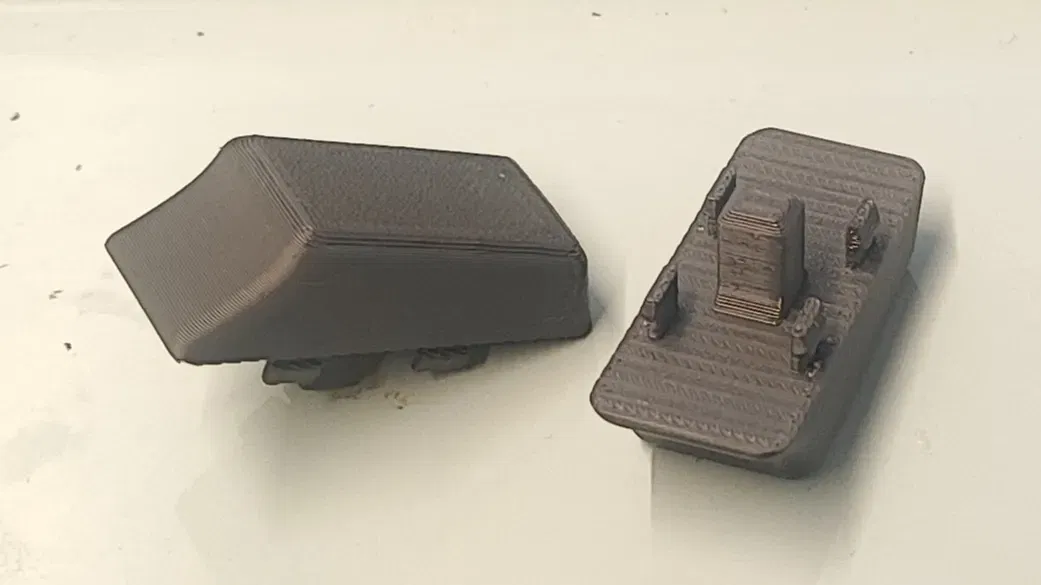 Nút tháo bọc cốp xe Volvo XC70 - Image 1