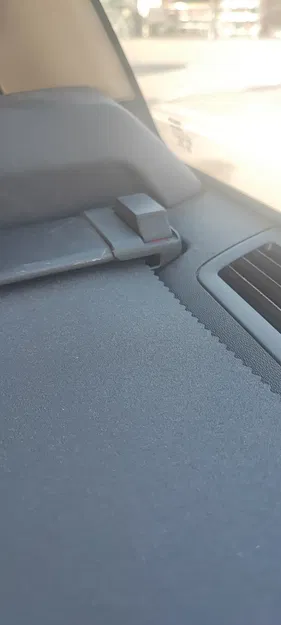 Nút tháo bọc cốp xe Volvo XC70 - Image 2