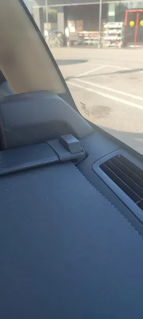 Nút tháo bọc cốp xe Volvo XC70 - Image 3