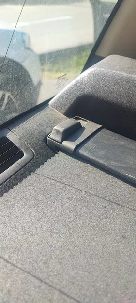 Nút tháo bọc cốp xe Volvo XC70 - Image 4