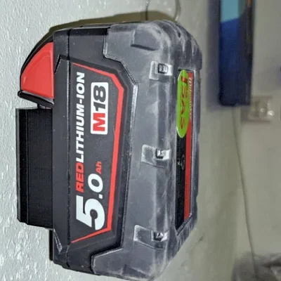 Giá đỡ pin Milwaukee M18 có khóa an toàn