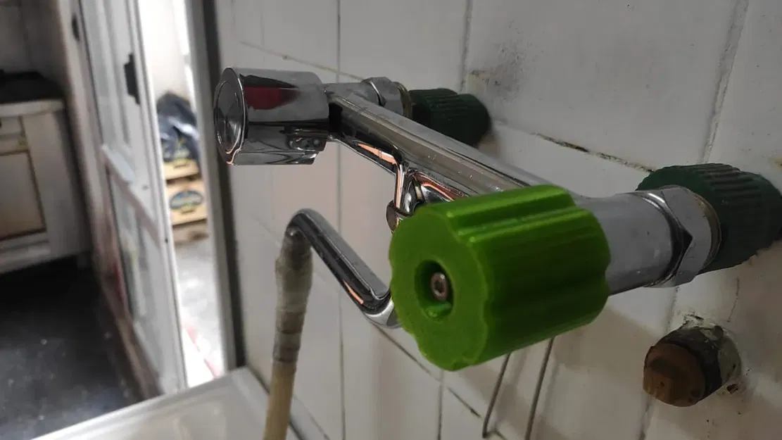 Tay cầm núm vòi nước chắc chắn và bền bỉ - Image 1