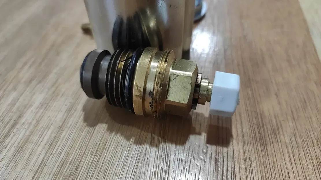 Tay cầm núm vòi nước chắc chắn và bền bỉ - Image 3