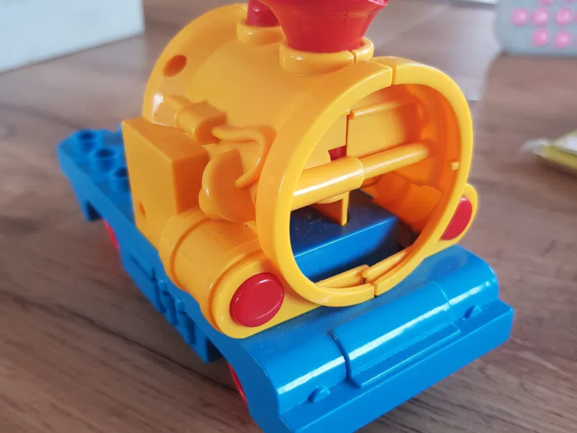 Tàu điện chạy bằng pin BLOCKI với logo Autobots - Image 4