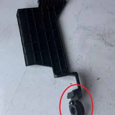 Điểm gắn giá đỡ bình ắc quy cho Citroen C4 Grand Picasso 2015