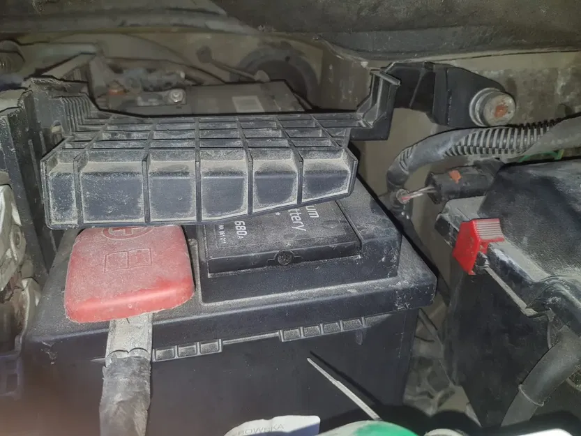 Điểm gắn giá đỡ bình ắc quy cho Citroen C4 Grand Picasso 2015 - Image 5