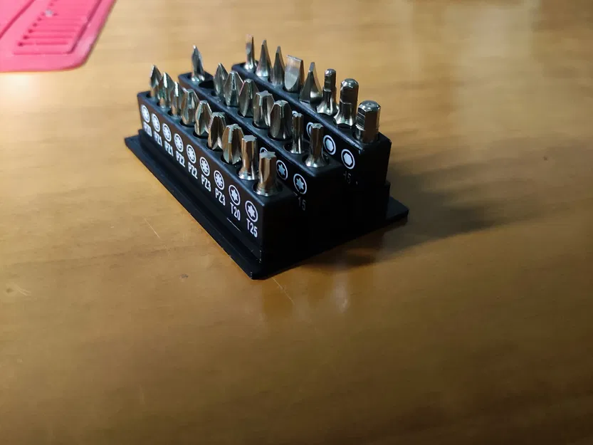 Giá đỡ bit với hộp đựng có nhãn - Image 1