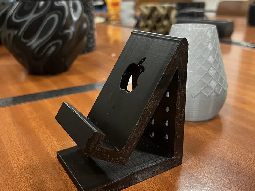 Giá đỡ điện thoại đơn giản với lỗ sạc DI3D - Image 1