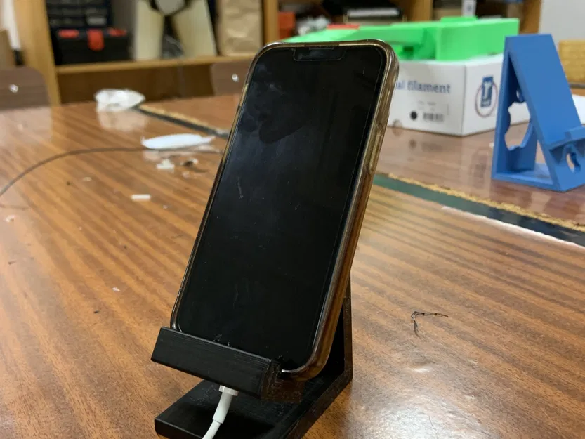 Giá đỡ điện thoại đơn giản với lỗ sạc DI3D - Image 3