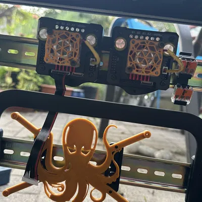 Giá đỡ cho BTT TMC5160T Plus với gắn din đôi