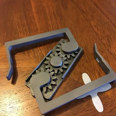 Khớp nối web với khóa an toàn và linh kiện tự giữ