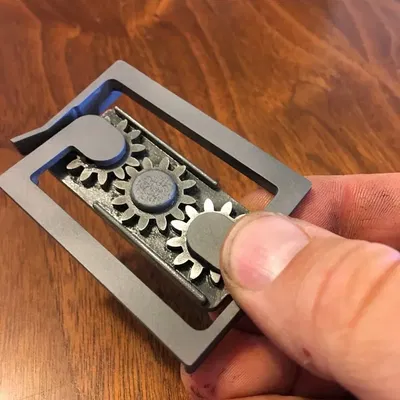 Khớp nối web với khóa an toàn và linh kiện tự giữ