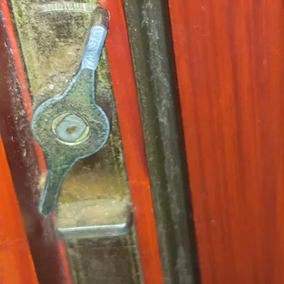 Yếu tố cần thiết để đóng cửa sổ bị lệch theo thời gian