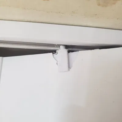 Sửa chữa móc cho cửa accordion rẻ tiền