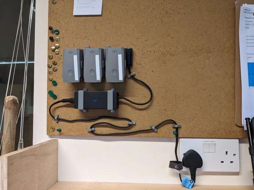 Giá treo sạc tường cho DJI Air 2s và bộ sạc pin - Image 1