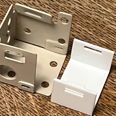 Máng lắp cho rèm cuốn không dây với giá đỡ rèm có dây