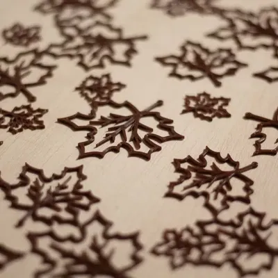 Lá mùa thu trang trí cho cửa sổ cửa hàng