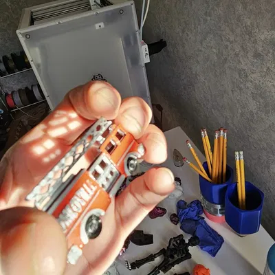 Móc khóa xe cứu hỏa kết hợp máy chiếu lỗ cho nhật thực