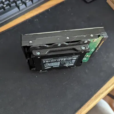 Giá đỡ SSD 2.5" dưới HDD 3.5" cho vị trí lắp đặt không thông...