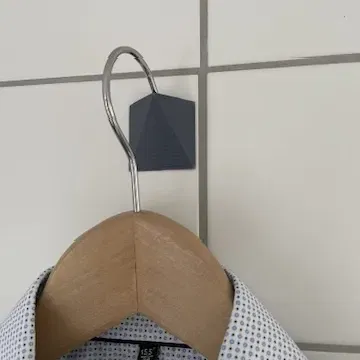 Giá treo quần áo tối giản dán băng keo